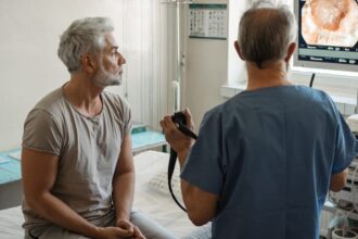 Coloscopie, pourquoi tant de gens remettent cet examen à plus tard